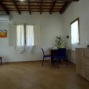 Oltre: Monolocale Con Terrazzo Privato Al Piano Appartamento Trapani
